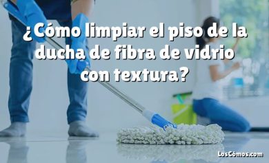 ¿Cómo limpiar el piso de la ducha de fibra de vidrio con textura?