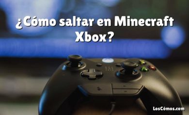 ¿Cómo saltar en Minecraft Xbox?