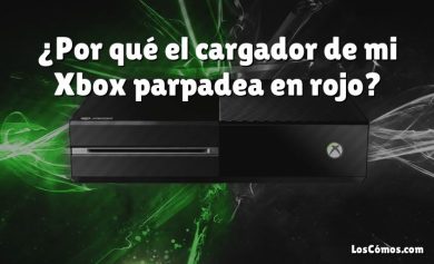 ¿Por qué el cargador de mi Xbox parpadea en rojo?